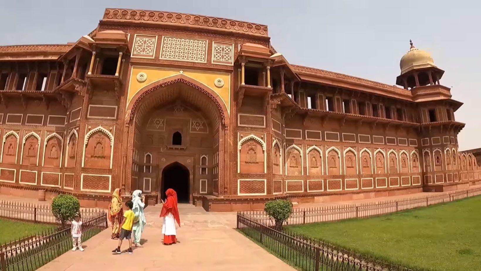 Agra Fort: History, Timings, Ticket Price, Agra Fort To Taj Mahal Distance!