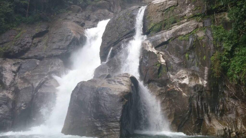 Meenmutty Waterfalls images