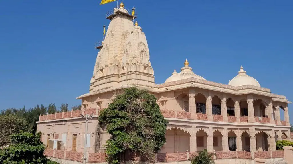 How to Reach Somnath Temple